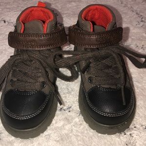 Carters Boots toddler Sz 6 (4/$25)